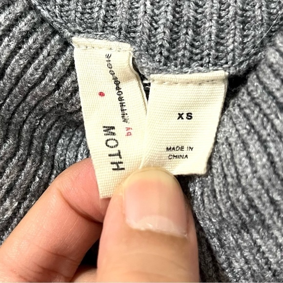 ANTHROPOLOGIE Moth Grey Ribbed Cowl Neck Sweater with Side Slits Size XS - Picture 4 of 4